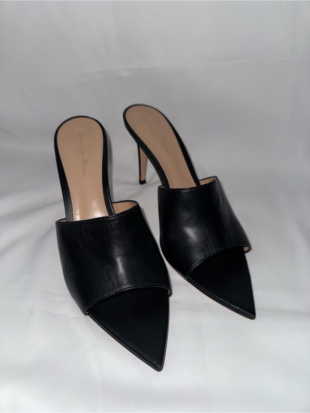 Gianvito Rossi Black Pointed Toe Leather Mule Heels